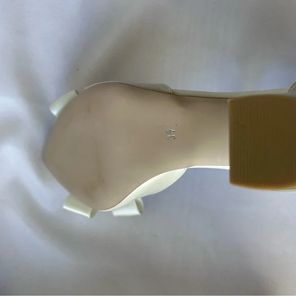 Ivory wedding heels with bow - Picture 10 of 10